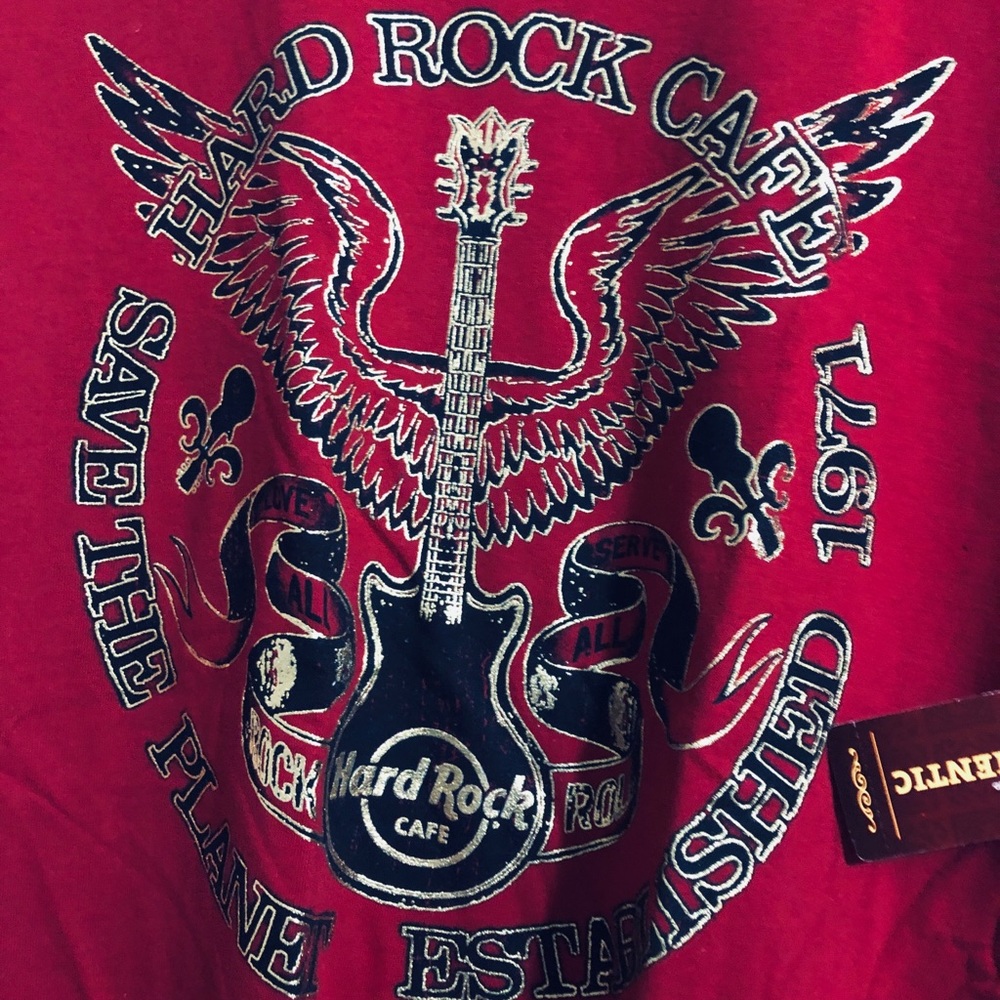 Hard Rock Cafe Red Kuwait Graphic Tee with Gold & Black Accents - Picture 3 of 10